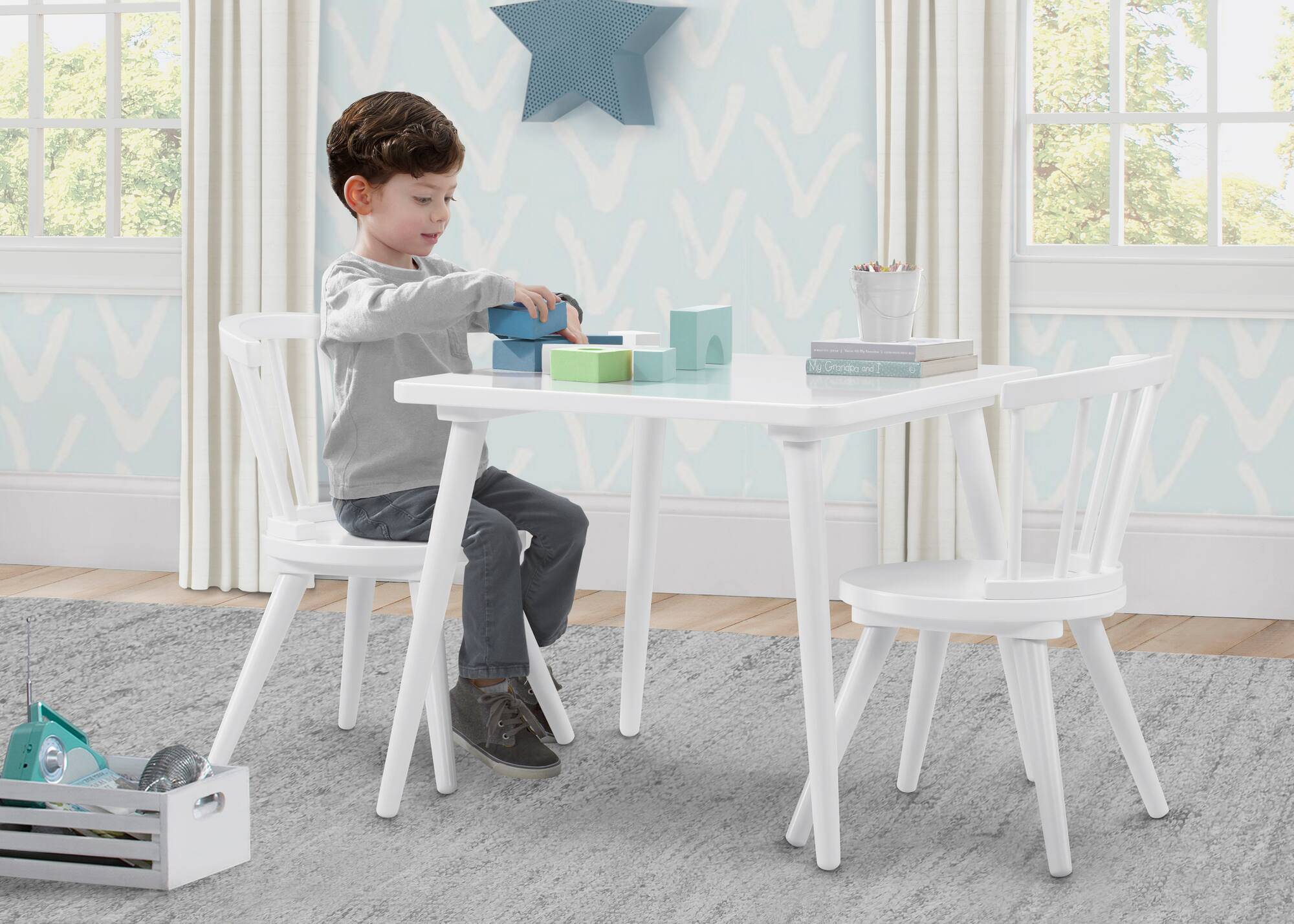Delta Children Windsor Table & 2 Chairs Set